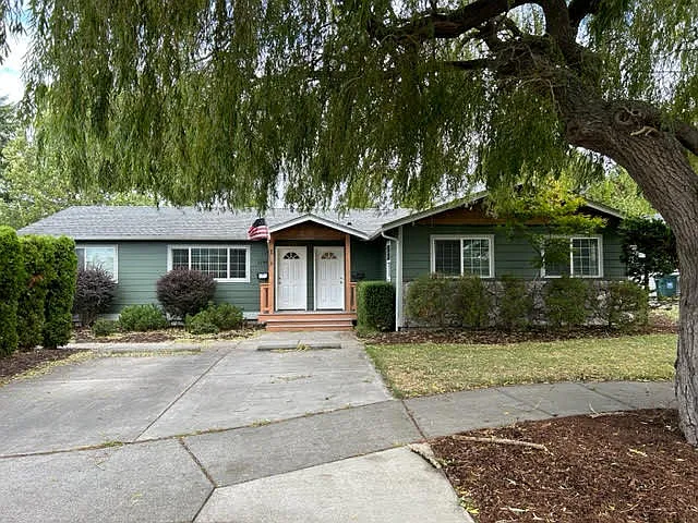 2 bed, 900 sqft, $2,195 — Photo 1