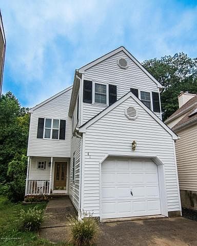 1st image of 41 Oak Knoll Dr