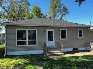 903 Hopkins Dr, Bellevue, NE 68005
