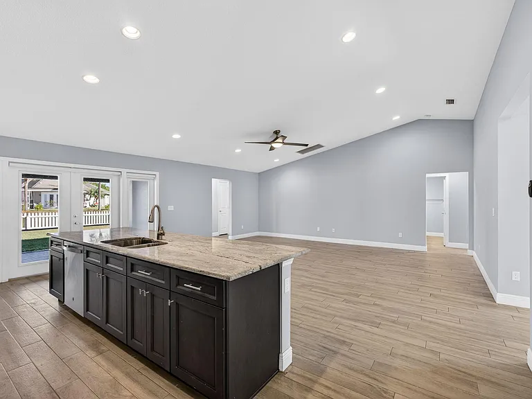 2501 SE Mariposa Ave — Photo 45