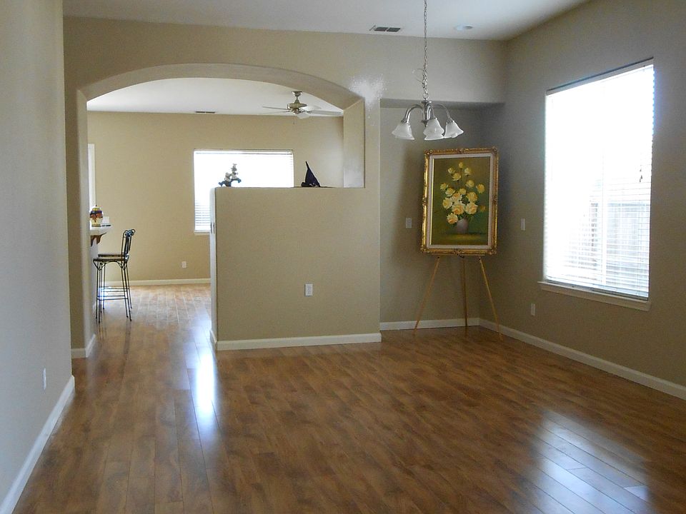 Living Dinning Area