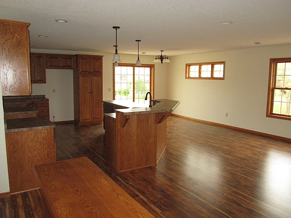 3rd image of 1147 Parkwood Loop