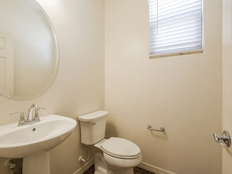 3815 S 58th Ln — Photo 16