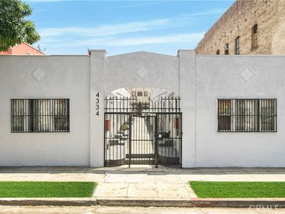 4334 S Main St, Los Angeles, CA, 90037
