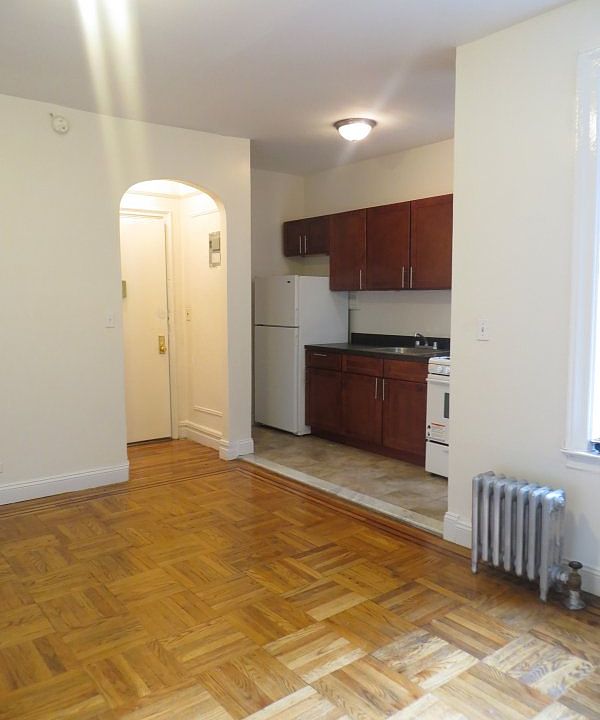 1st image of 680 E 224th St APT 1E