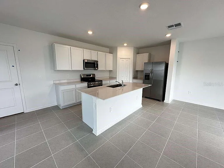 2154 Chris Dr — Photo 3