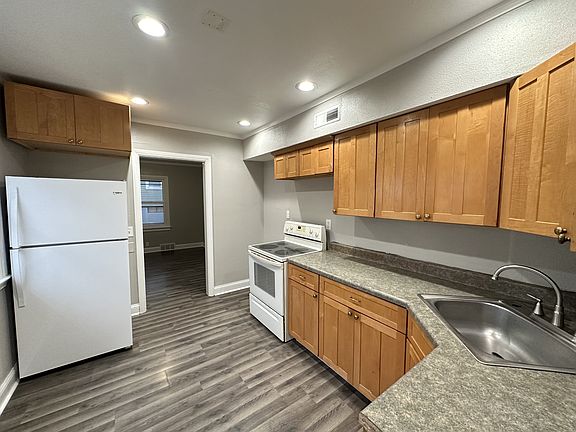 5th image of 909 Furman St #1