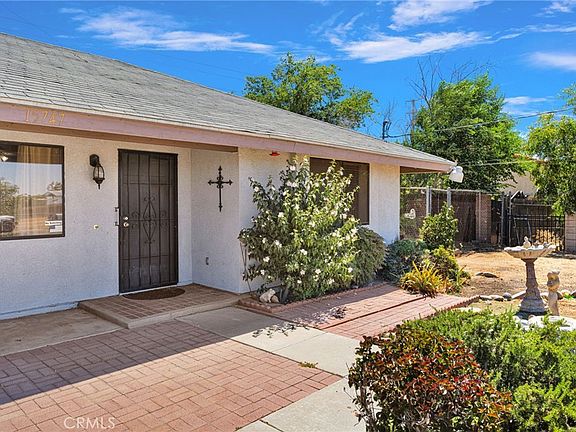 2nd image of 15747 Lindero St