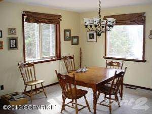 4 Dining area