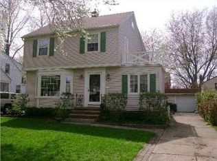 2856 Hampton Rd, Rocky River, OH 44116