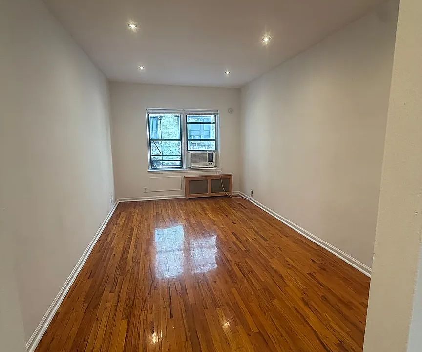 1st image of 119 E 83rd St #5DD