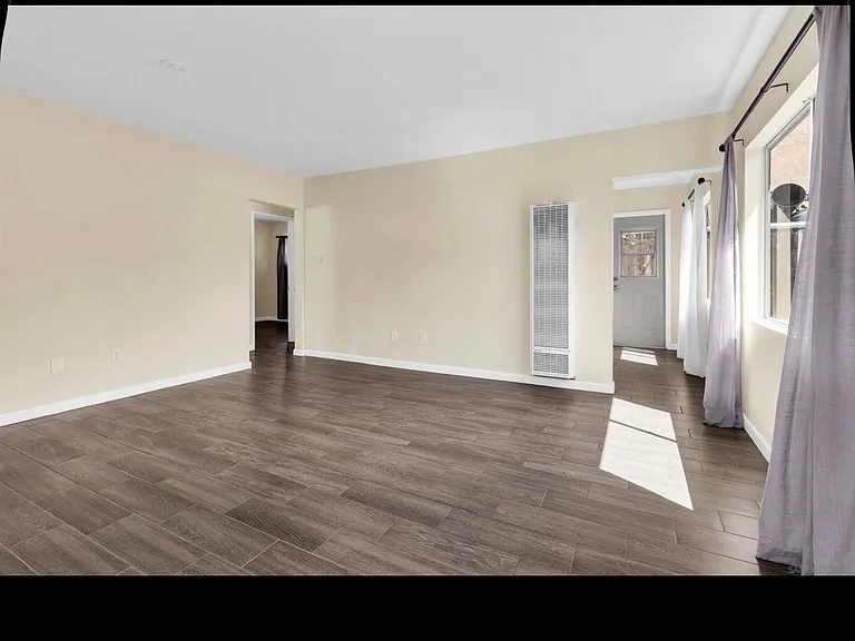 3736 46th St — Photo 2