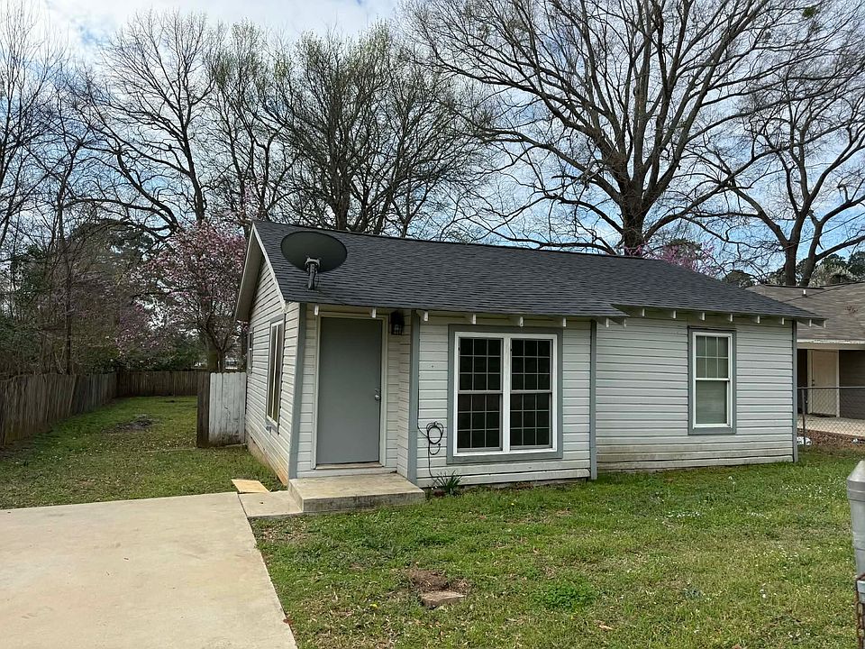 1st image of 613 Ellington St