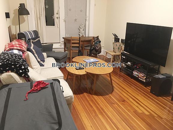 4th image of 1463 Beacon St #12B1