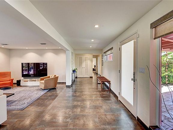 5th image of 4060 NE 17th Avenue