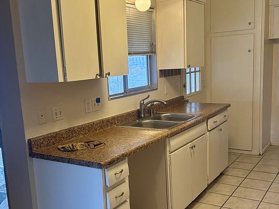 5th image of 613 McDermit St
