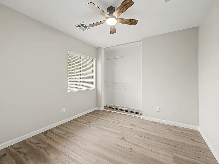 2435 E Olivine Rd — Photo 3