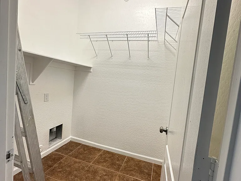 791 E Powell Way — Photo 24