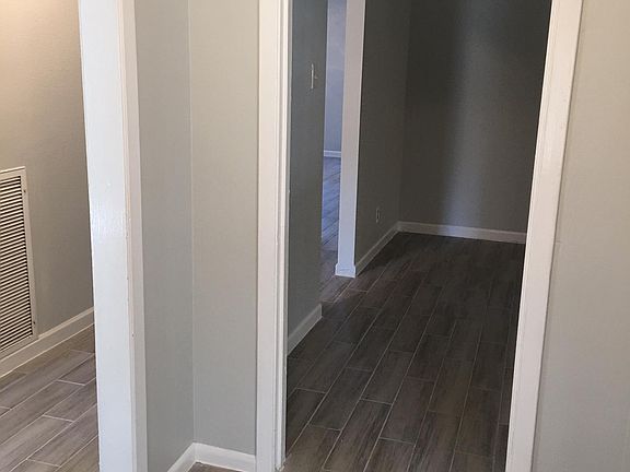 Foyer branches out to Living, Family/Kitchen and Hallway.