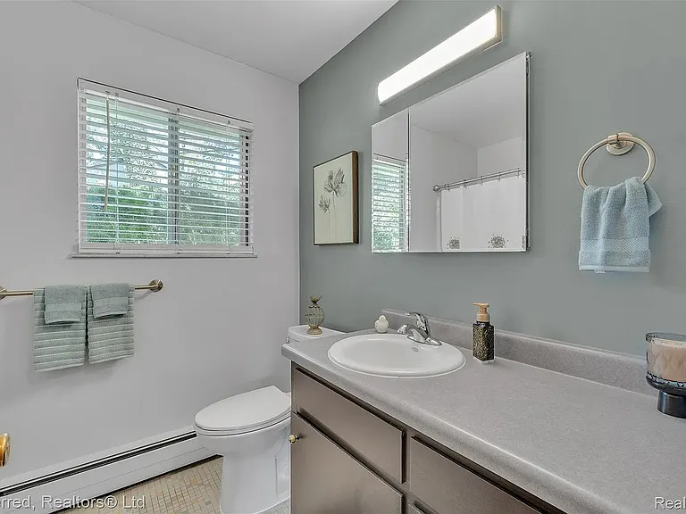 1558 Jones Dr — Photo 3