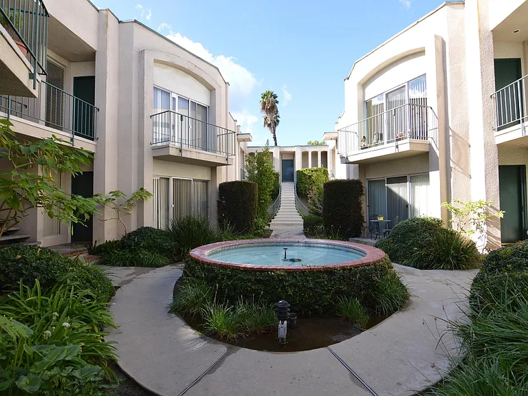 837 Magnolia Ave #11 — Photo 1