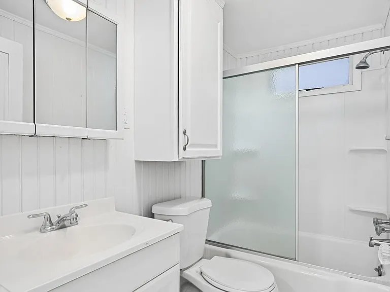 223-225 Kings Hwy E #3 — Photo 4