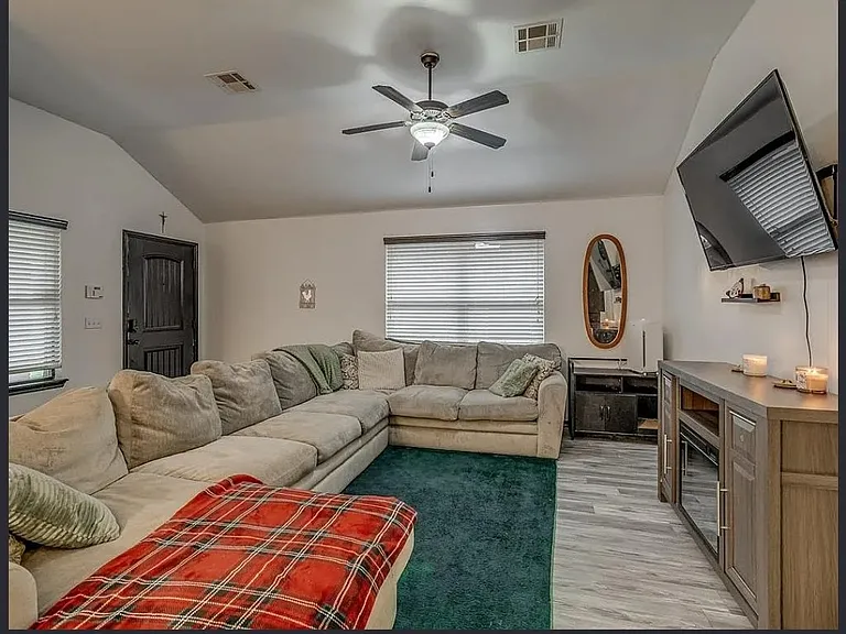 19725 Serenade Way — Photo 4
