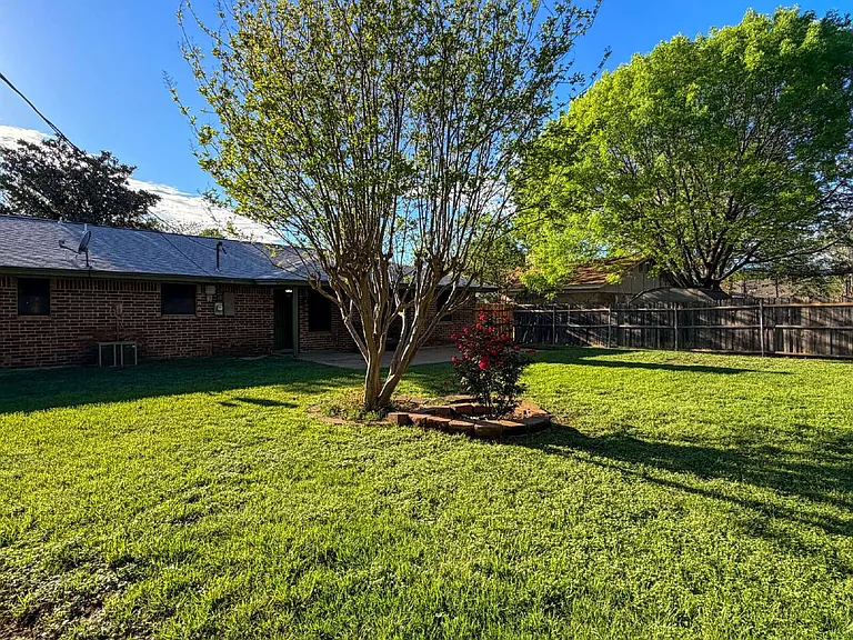 3708 Holland Dr — Photo 31