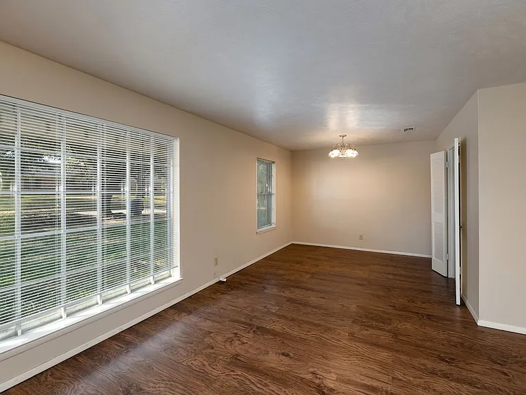 1605 Arrowhead Dr — Photo 6