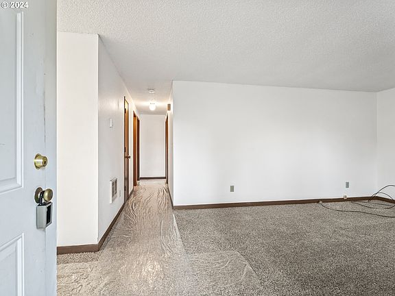 4th image of 5405 NE 64th St
