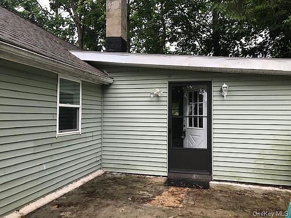 3rd image of 10 Maple Ave