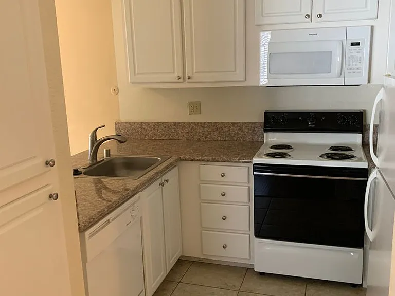 1619 G Street — Photo 14