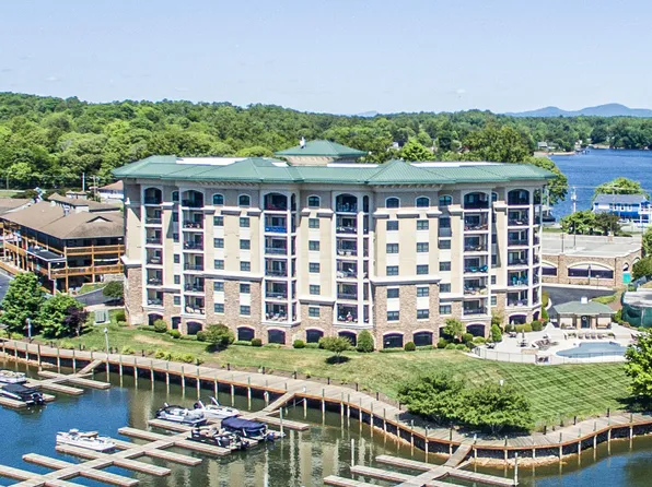 100 Bridgewater Pointe Pl Unit 102, Moneta, VA 24121