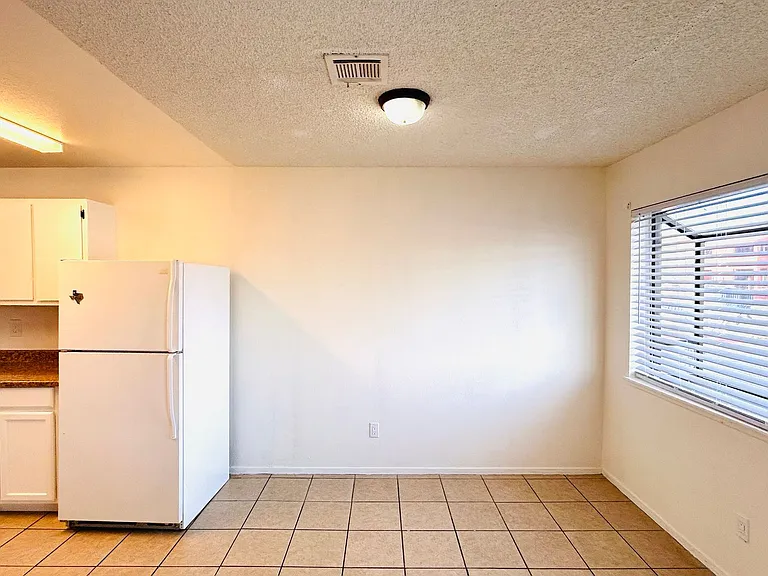 6217 Yerba Ln — Photo 4