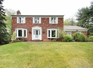 18 Elkland Rd, Melville, NY 11747