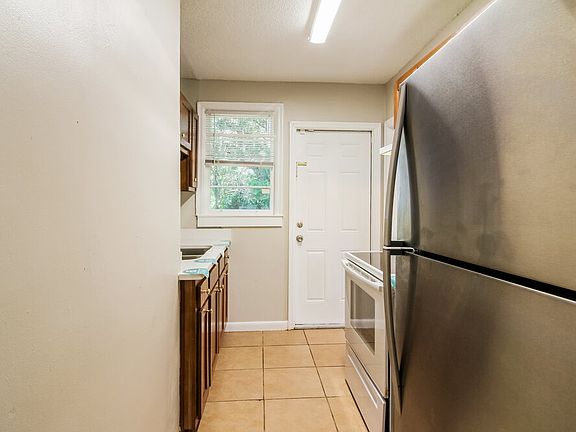 4th image of 465 W 65th St