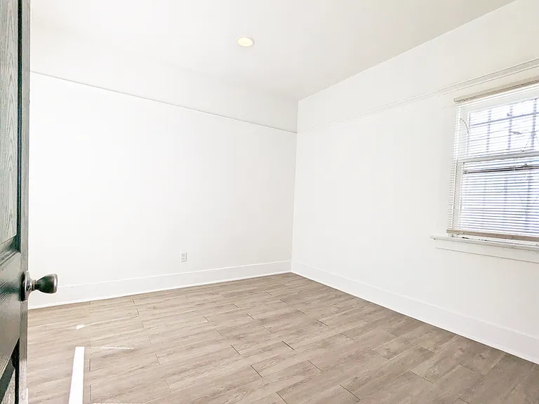435 W 4th St #1/2 — Photo 9