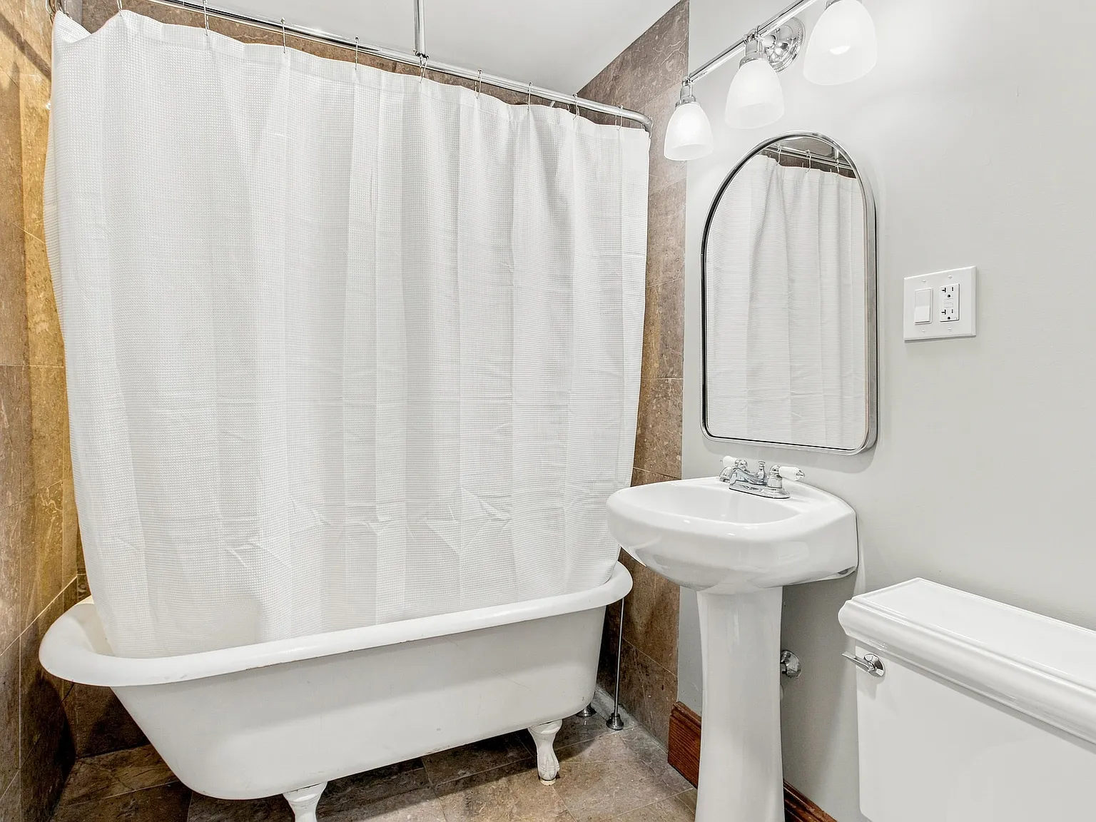 4 bed, $4,500 — Photo 3