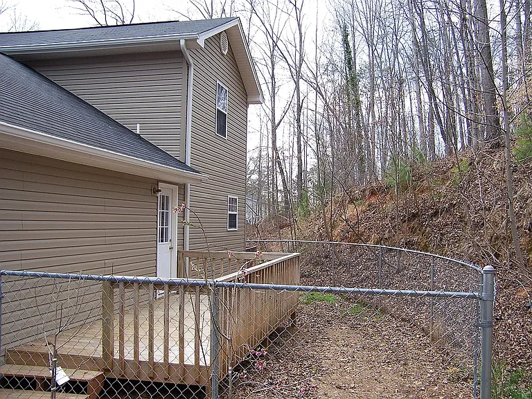 180 Laurel Heights Dr — Photo 2