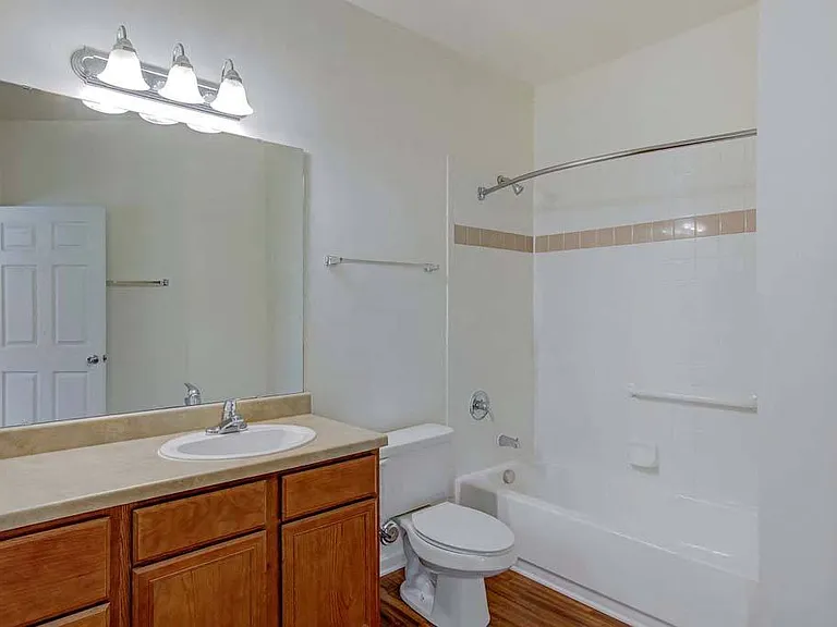 Ethan Pointe Apartments — Photo 27