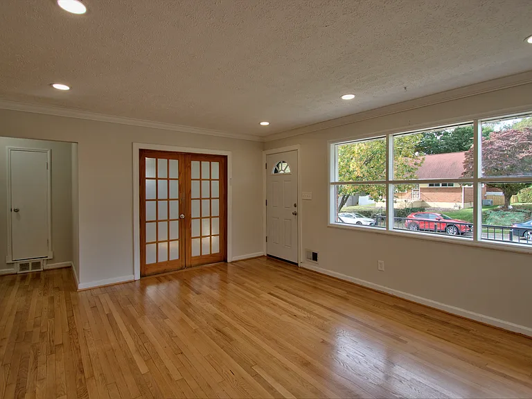 505 Nassau St — Photo 6