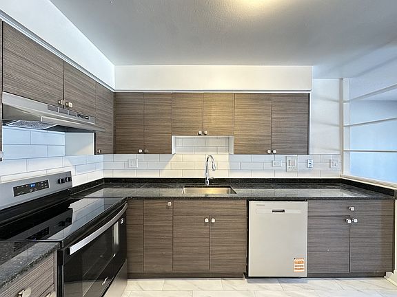 4th image of 1639 Oakwood Ave #M01r