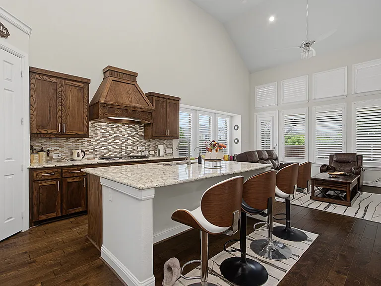 8701 Fairway Ln — Photo 2