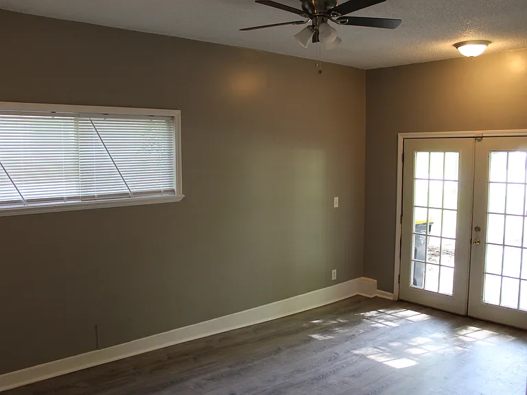 9310 Manchester Ave — Photo 6