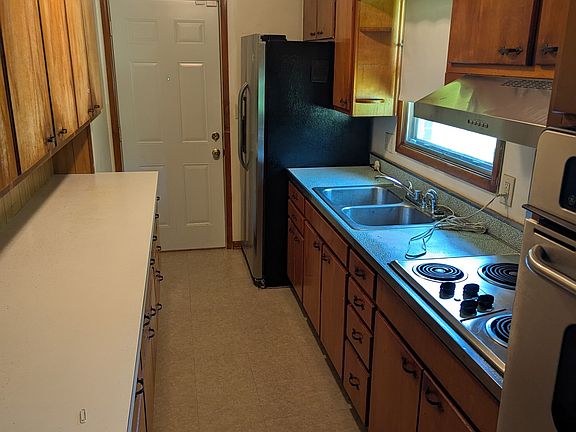3rd image of 5910 Crooked Creek Dr