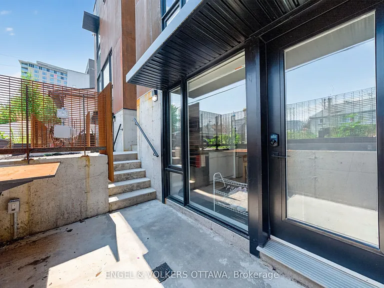 117 Carruthers Ave #D — Photo 2