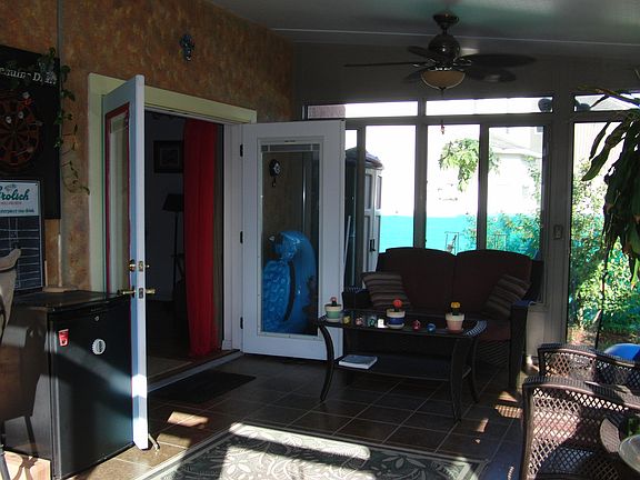 3rd image of 12721 Longcrest Dr