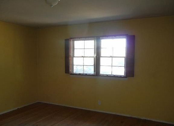 4th image of 2025 Peyton Dr
