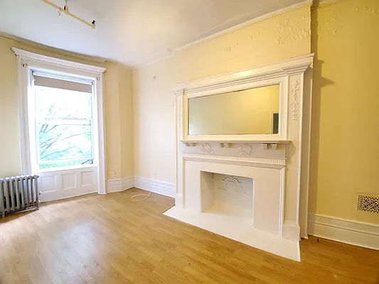 Rented by Esra Realty | media 10