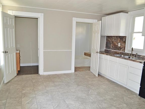 3rd image of 865 5th St NW